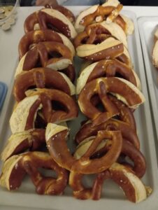 Brezeln dürfen bei der Fanny-Hocketse au net fehlen, gell?